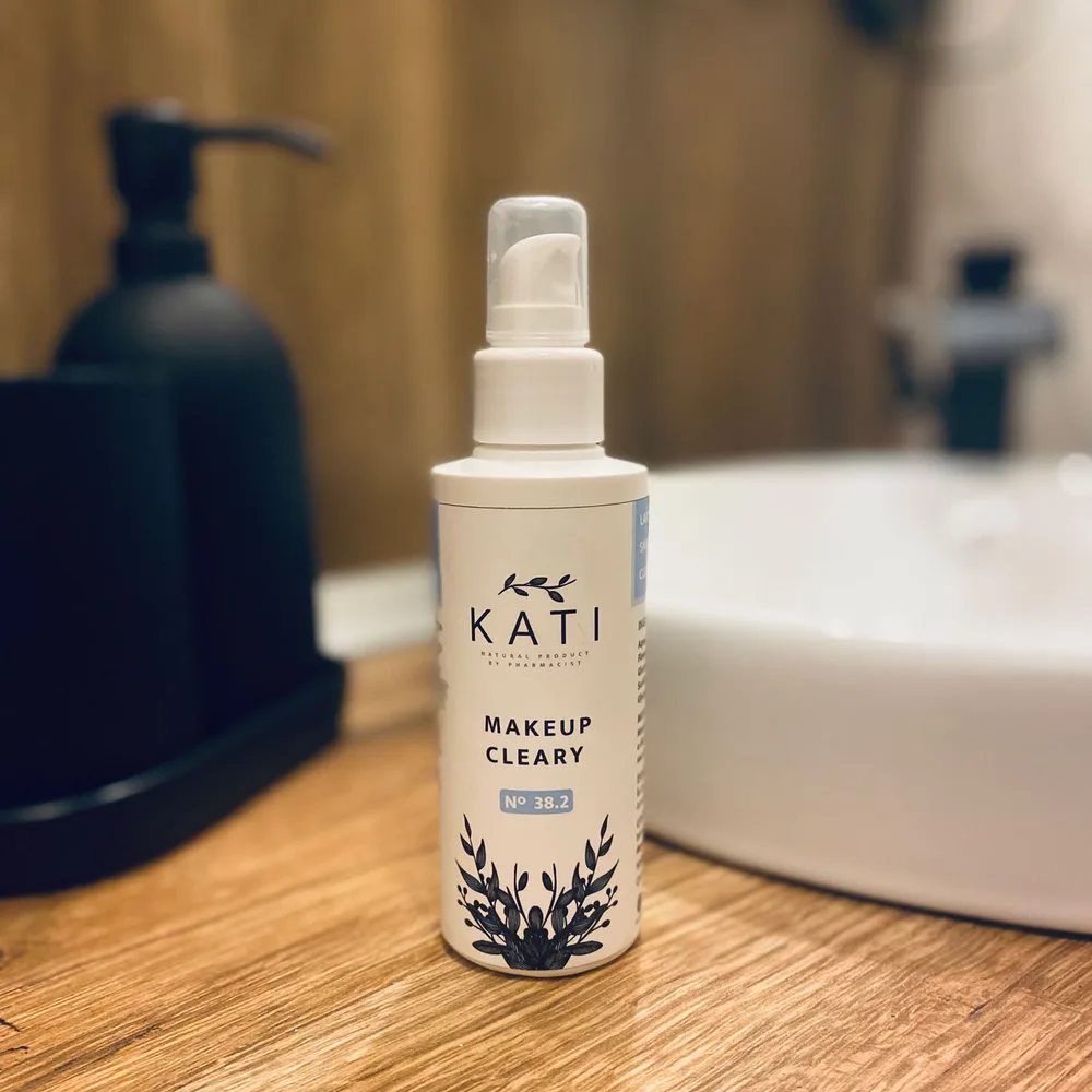 Makeup Cleary No. 38.2 - Demachiant pentru Fata si Machiaj
